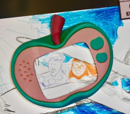 Apple Telly - Cute Magnetic Photo Frame. It's a Fruit TV!
